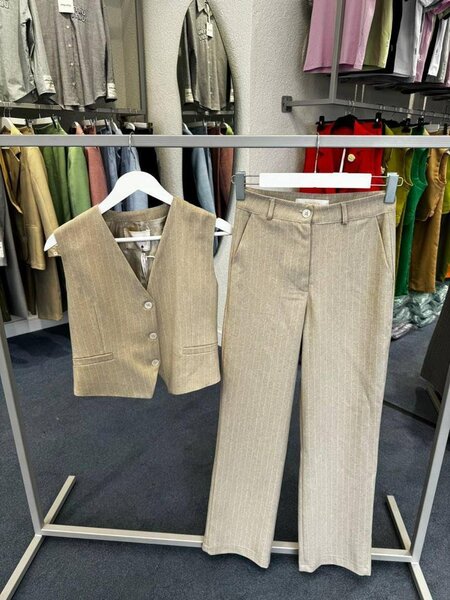 Ensemble pantalon et gilet beige