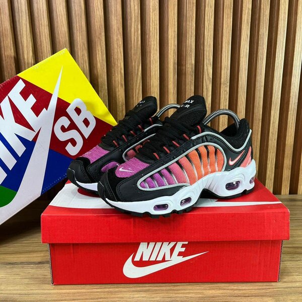 NIKE AIRMAX .