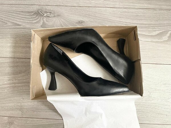 Dress shoe