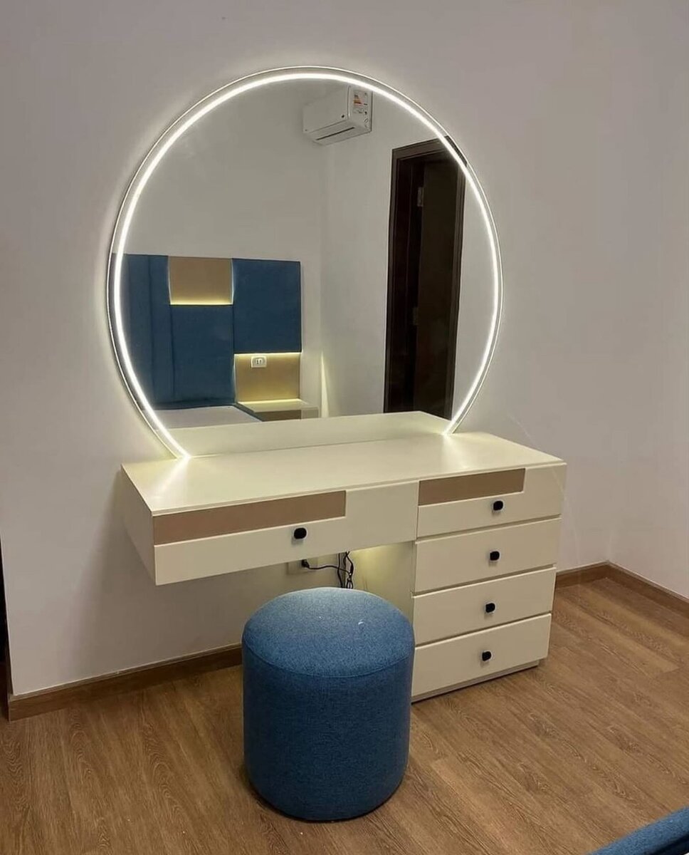 Beautiful vanity Dresser set