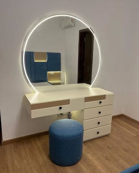 Beautiful vanity Dresser set