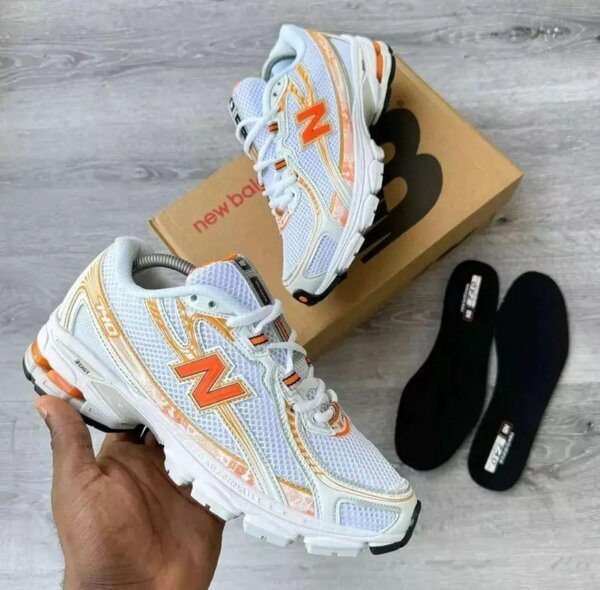 New Balance 740