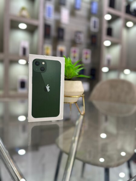 iPhone 13 - (128gb)