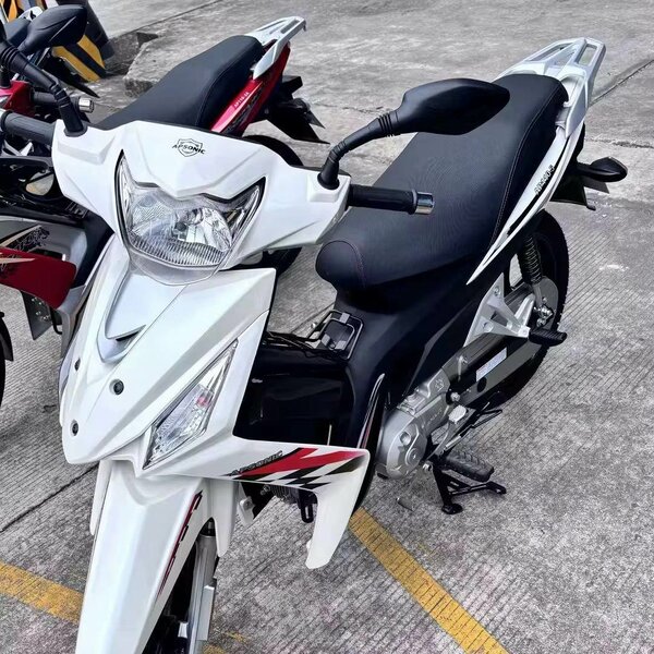 Scooter moderne blanc