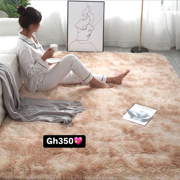 Fluffy carpet beige