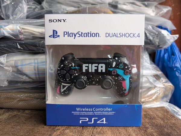 Manette PS4 design God of Wars