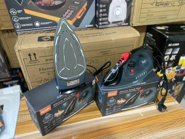 Ceramic steam iron