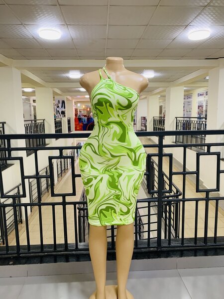 Robe asymétrique vibrante
