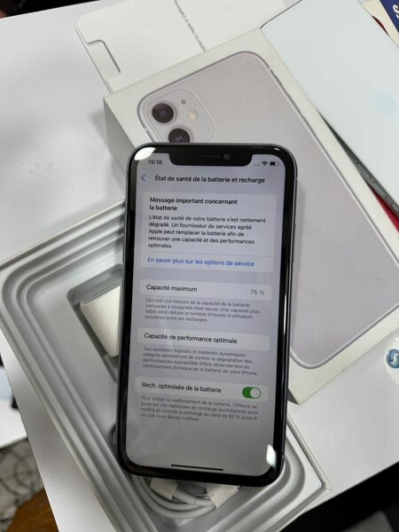 iPhone 11 simple 64gb tout passe propre