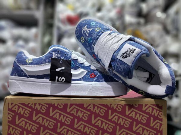VANS  .