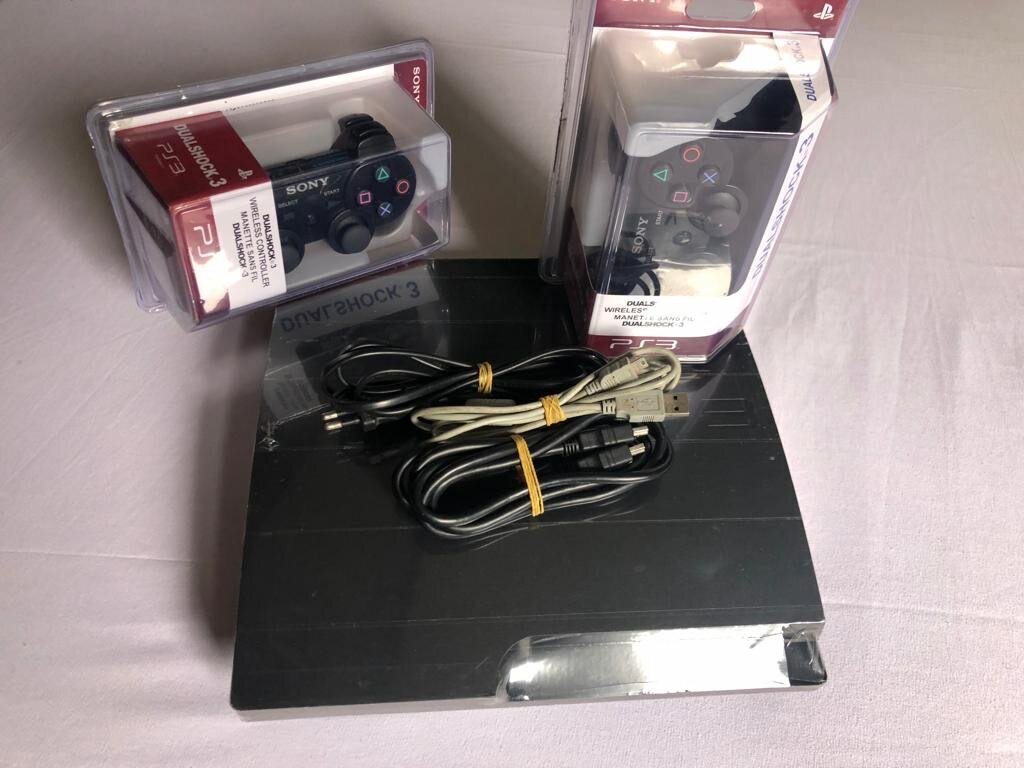 Ps3 Slim + 20 bon jeux intégrés +2  manettes