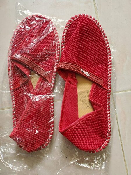 Chaussons légers en maille rouge