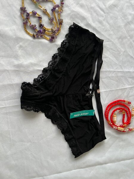 Culottes et Strings Dentelle Femme