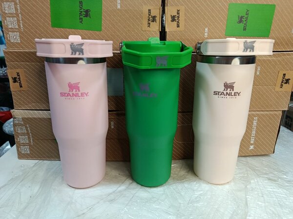 Gourde Stanley tumbler