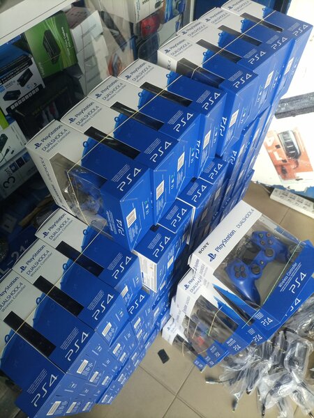 PS4 controller