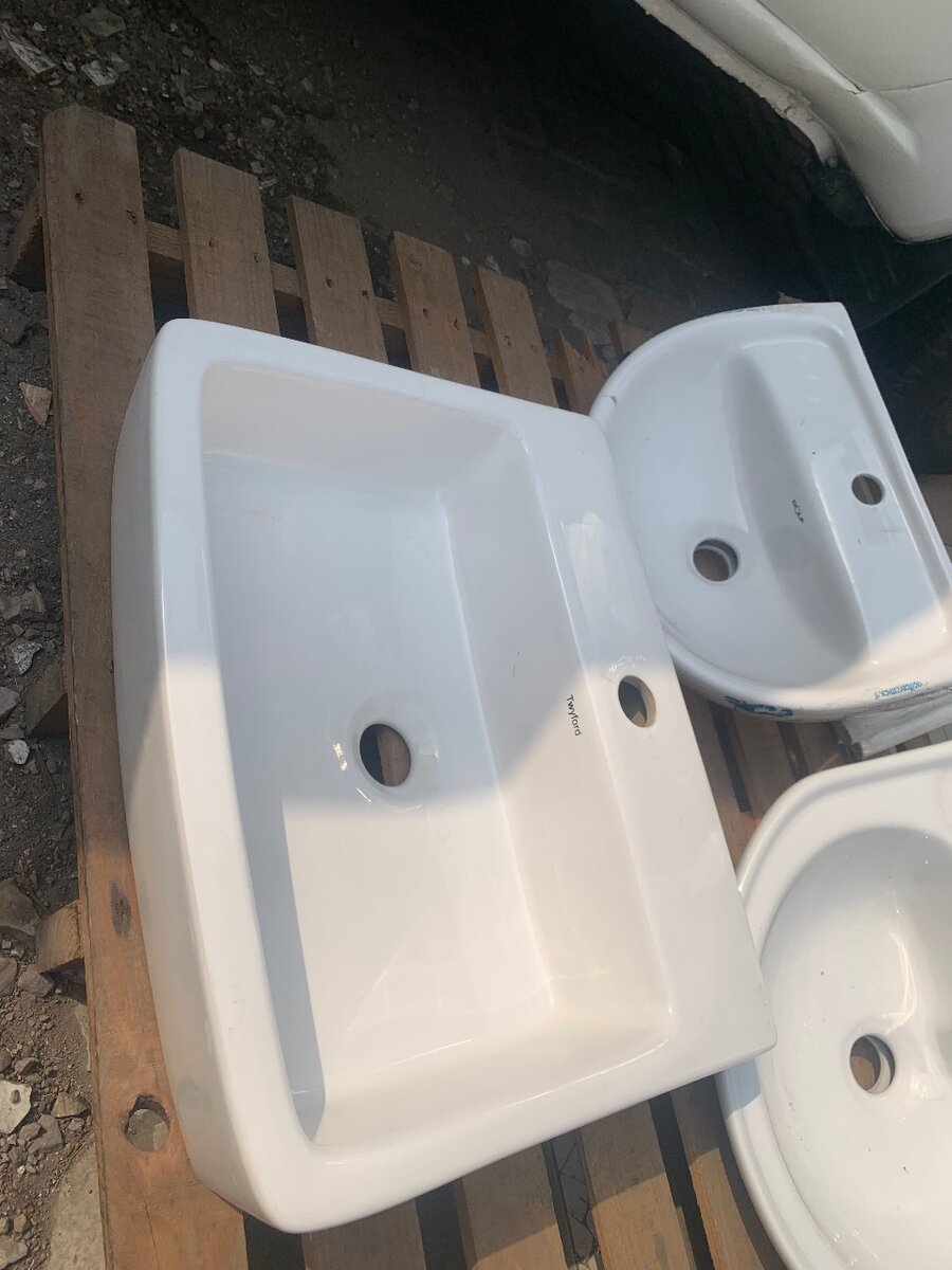 Hanging basin