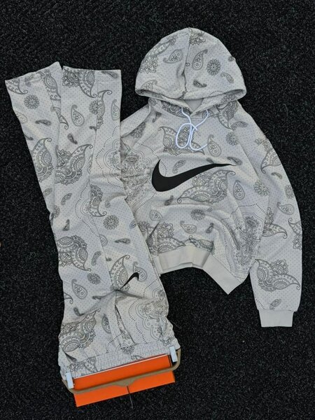 Ensemble sportif à capuche imprimé