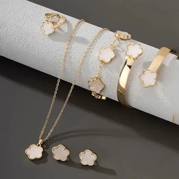 Ensemble bijoux fleur doré