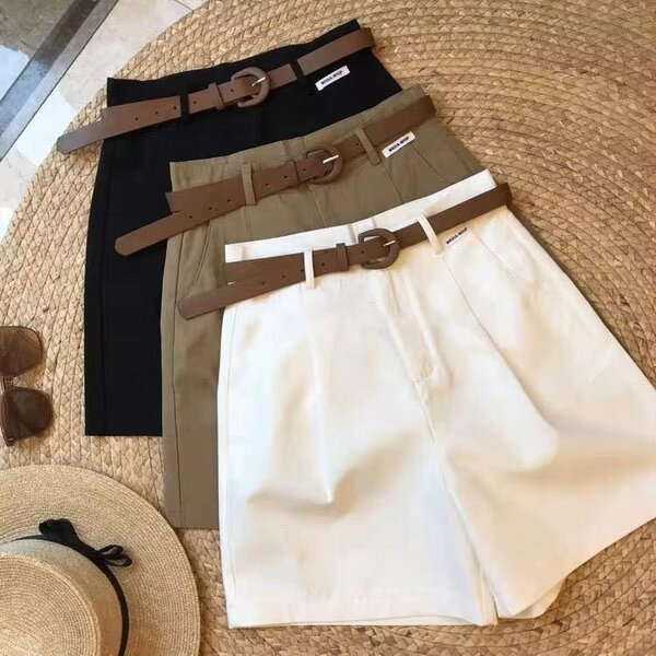 Shorts élégants avec ceinture