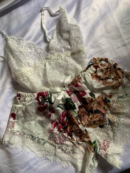Ensemble lingerie dentelle fleurie