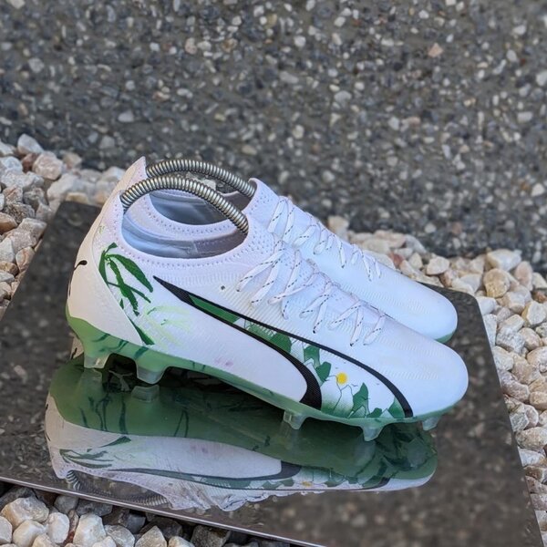 Soccer boots