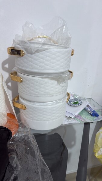 Lot de Casseroles Blancs Élégants