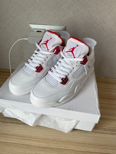 Air Jordan 4