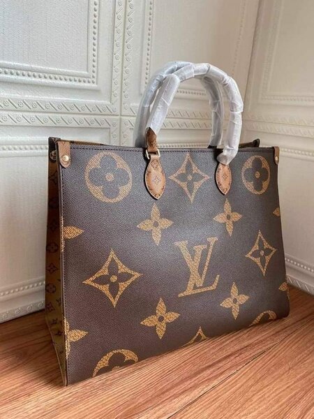 Leather brown Loius Vitton bag