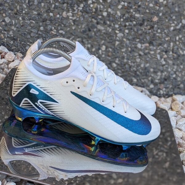 Soccer boots