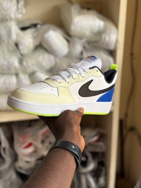NIKE