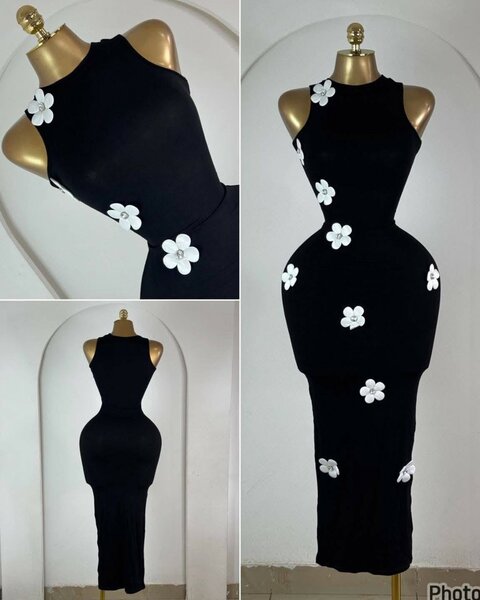 Robe Noire Décorée de Fleurs