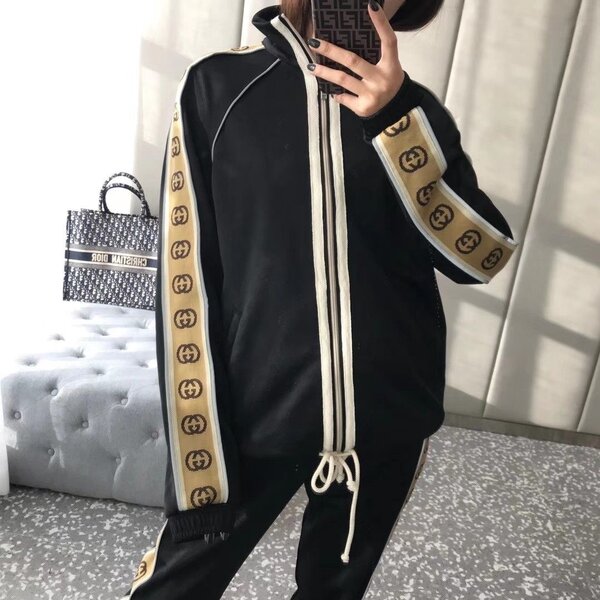 продаю костюм  бренд gucci new размер 42-44