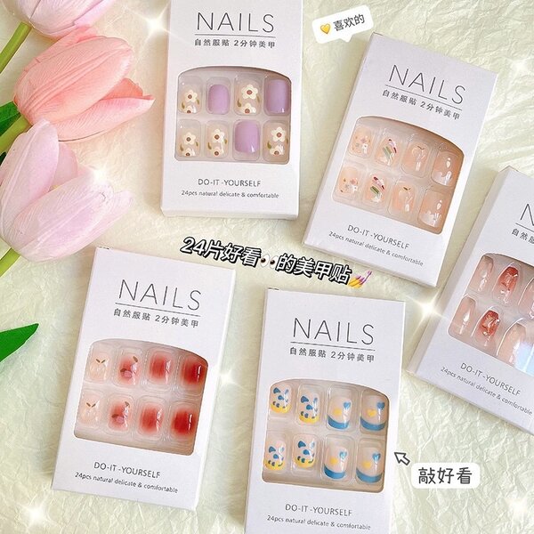 Press on nails (short)