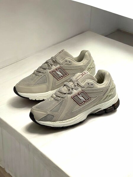 NEW BALANCE CLASSIC