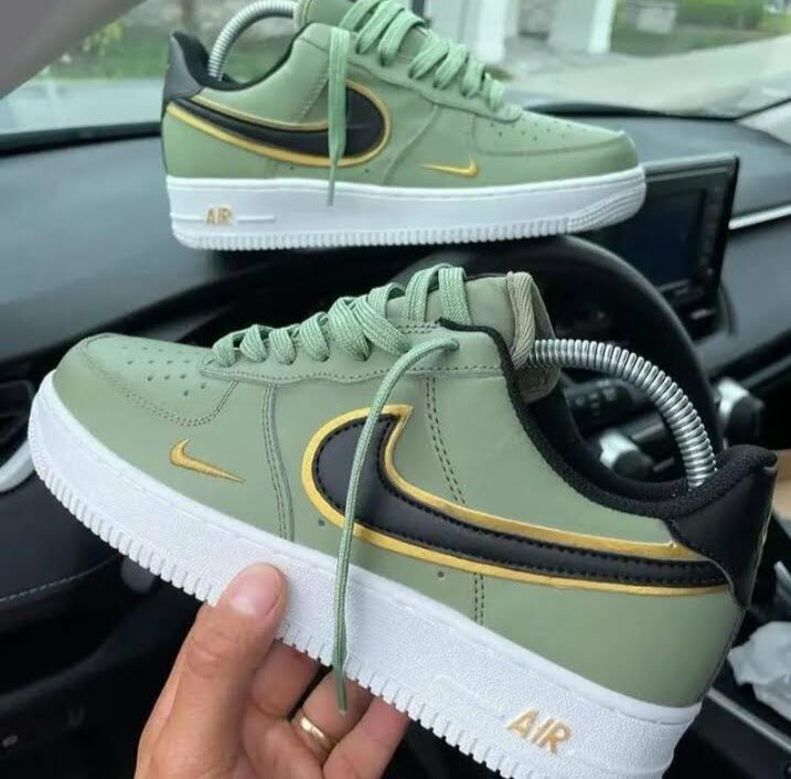 Sneaker