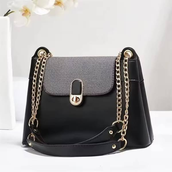 sac avec chaîne en or