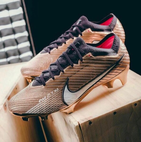 NIKE BOOTS