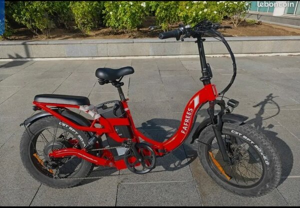 Vélo électrique pliable rouge