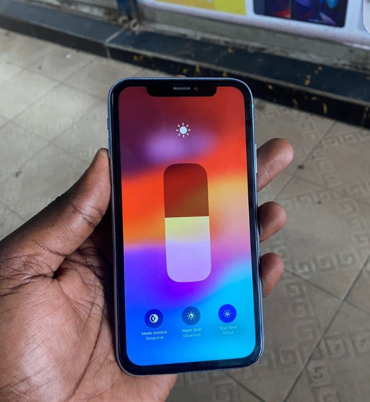 iPhone XR Bleu Débloqué