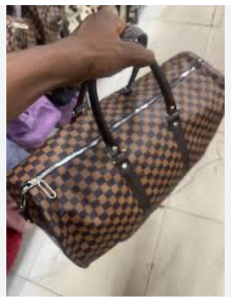 Sac de voyage en cuir à carreaux