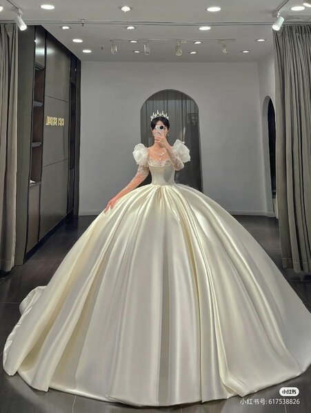 Wedding dress