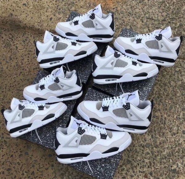 AIR JORDAN 4