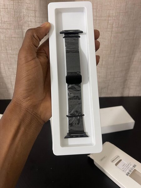 Bracelet connecté noir élégant