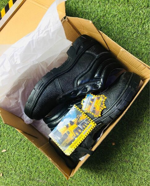 Safety boots