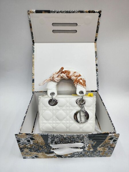 Бренд DIOR