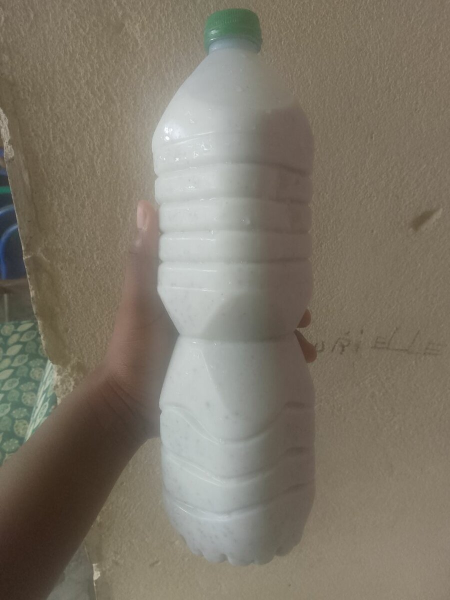 Deux pots de dêguê de 1, 5 L