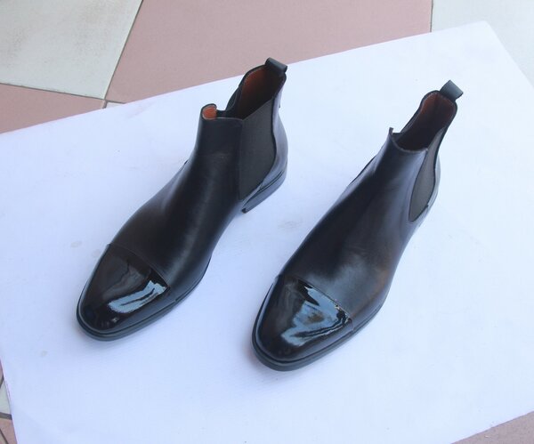 patient toe cap chelsea boots
