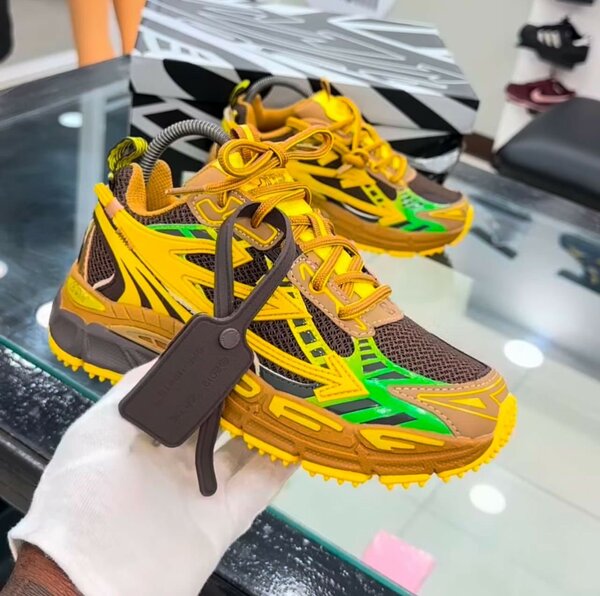 OFF WHITE SNEAKER