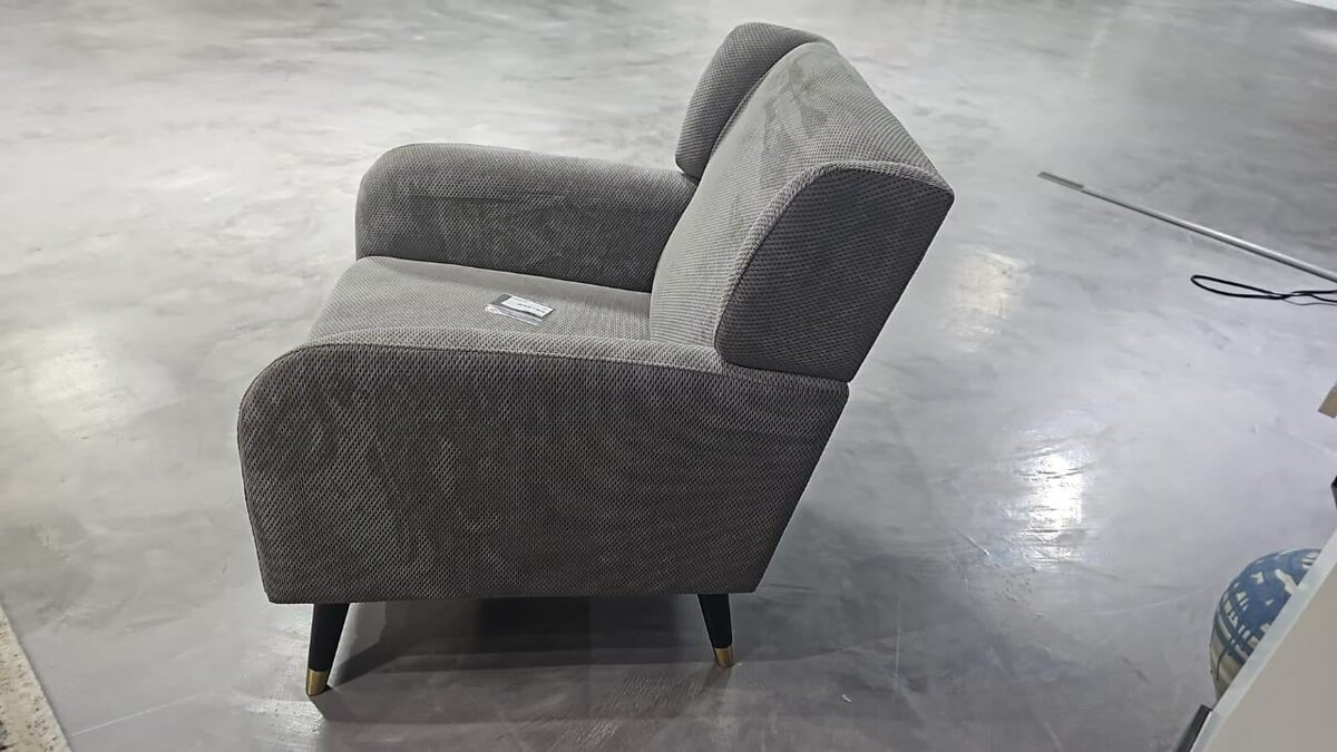 ACCENT CHAIR