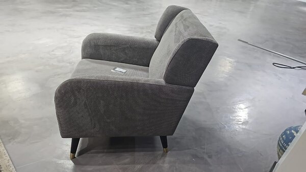 ACCENT CHAIR